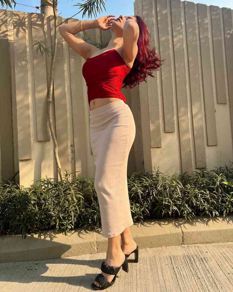 There is no end to the hotness of Avneet Kaur and on the day she takes a selfie, she shares a picture so enticing that it sets social media ablaze.